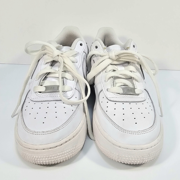 Nike Air Force 1 Low LE Triple White Size 7Y Youth (GS) DH2920-111 Sneakers - Picture 2 of 9